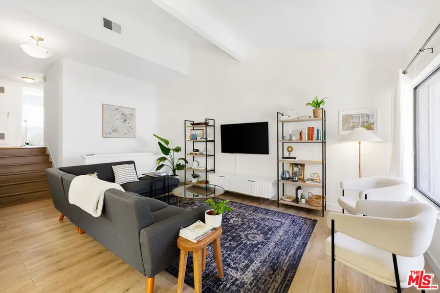 6241 Nita Avenue, Woodland Hills, CA 91367 - #3