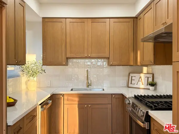 4579 Ambrose Avenue #8, Los Angeles, CA 90027