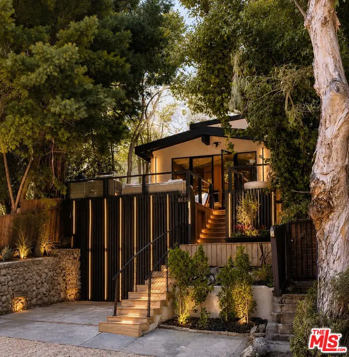 8631 Lookout Mountain Avenue, Los Angeles, CA 90046 - #1