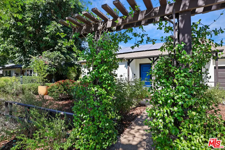 6820 Texhoma Avenue, Lake Balboa, CA 91406 - #3
