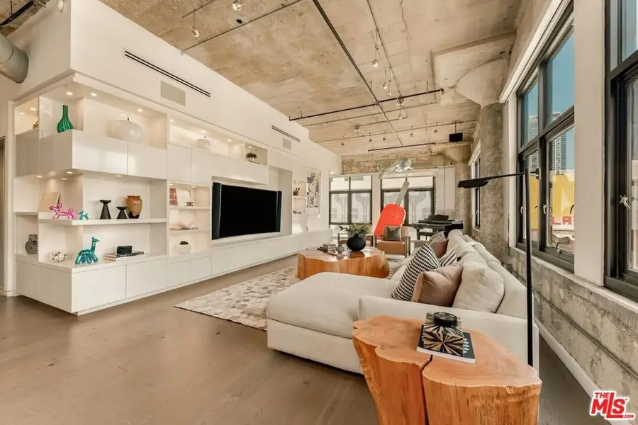 330 W 11th Street #401 & 402, Los Angeles, CA 90015 - #2