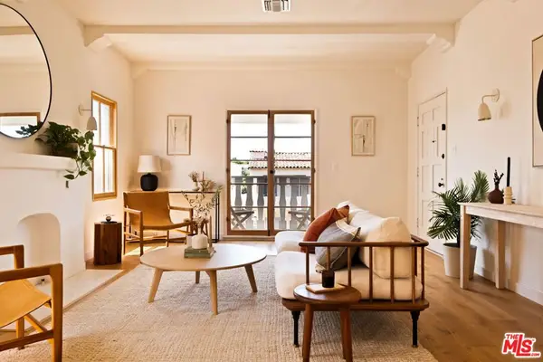 346 1/2 N Gardner Street, Los Angeles, CA 90036