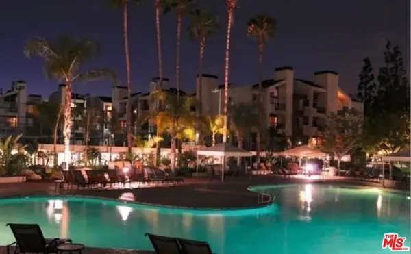 21400 Burbank Boulevard #202, Woodland Hills, CA 91367