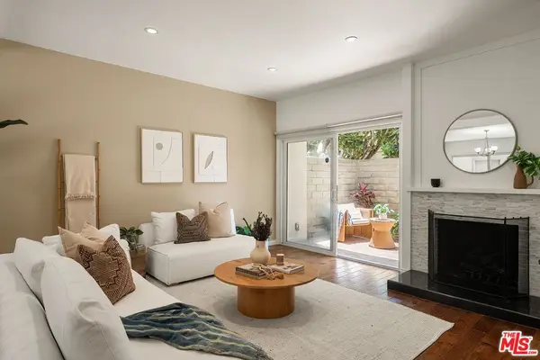 32 Village Pkwy, Santa Monica, CA 90405