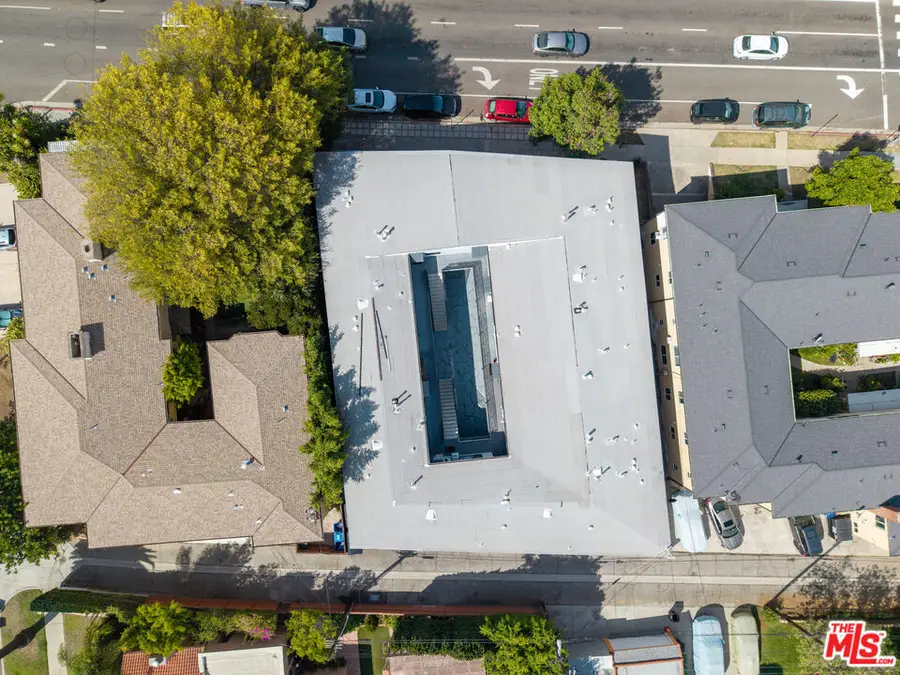 5810 San Vicente Boulevard, Los Angeles, CA 90019 - #3