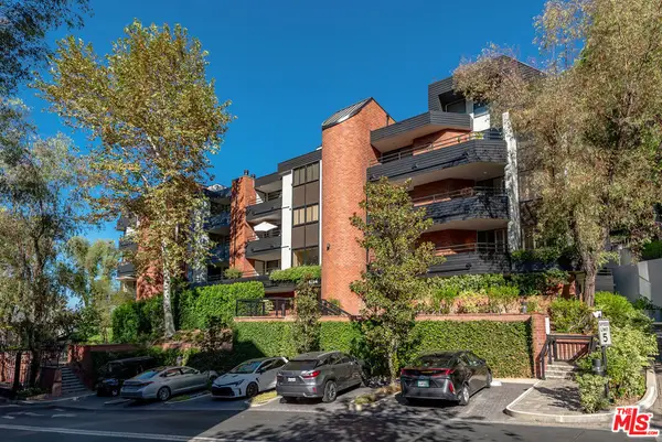 4784 Park Encino Lane #103, Encino, CA 91436