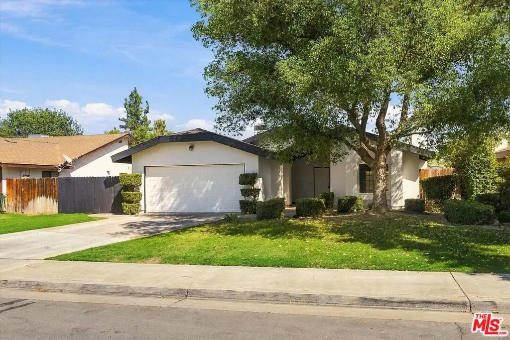 6304 Castleton Street, Bakersfield, CA 93313 - #1