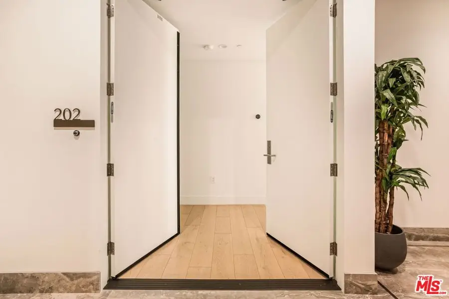 425 N Palm Drive #402, Beverly Hills, CA 90210 - #2