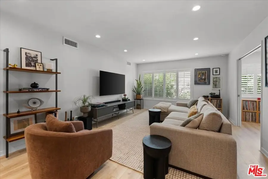1045 N Kings Road #204, West Hollywood, CA 90069 - #3