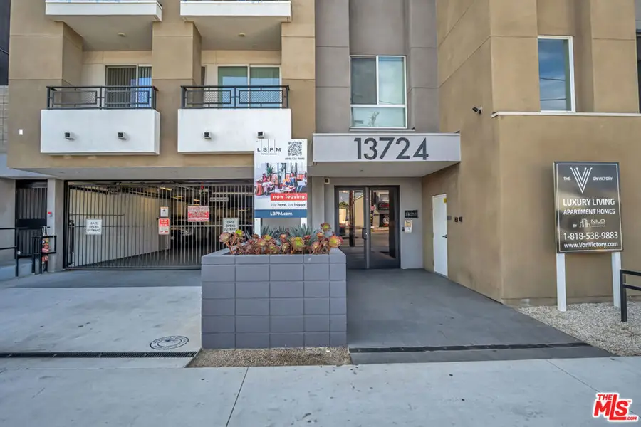 13724 Victory Boulevard, Van Nuys, CA 91401 - #3