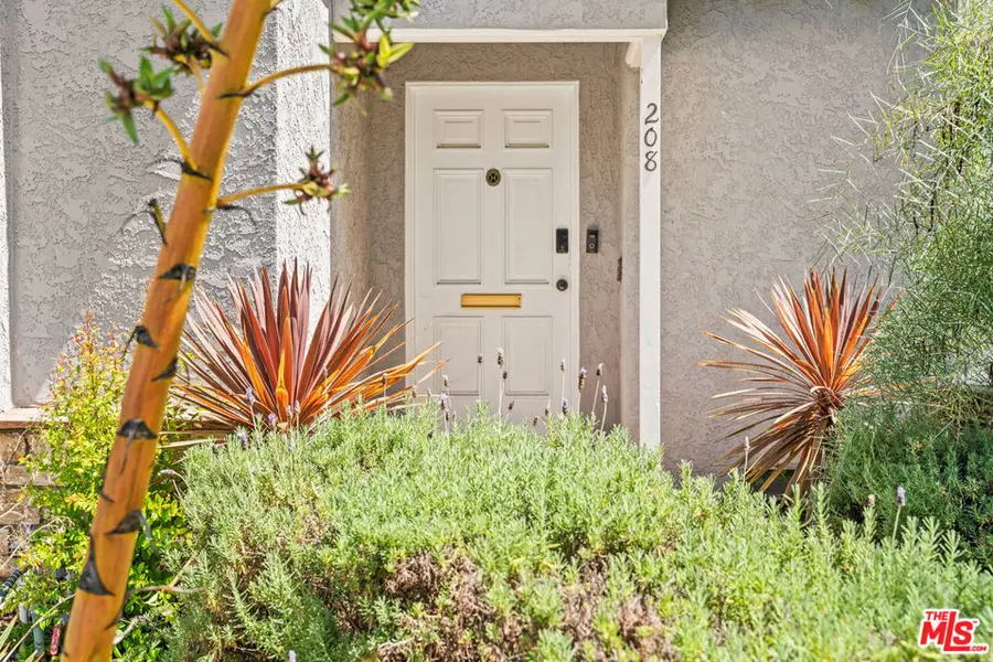 208 N Bowling Green Way, Los Angeles, CA 90049 - #2