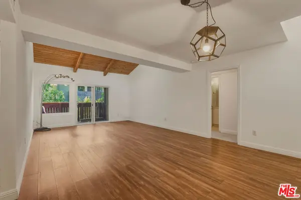 18350 Hatteras Street #250, Tarzana, CA 91356
