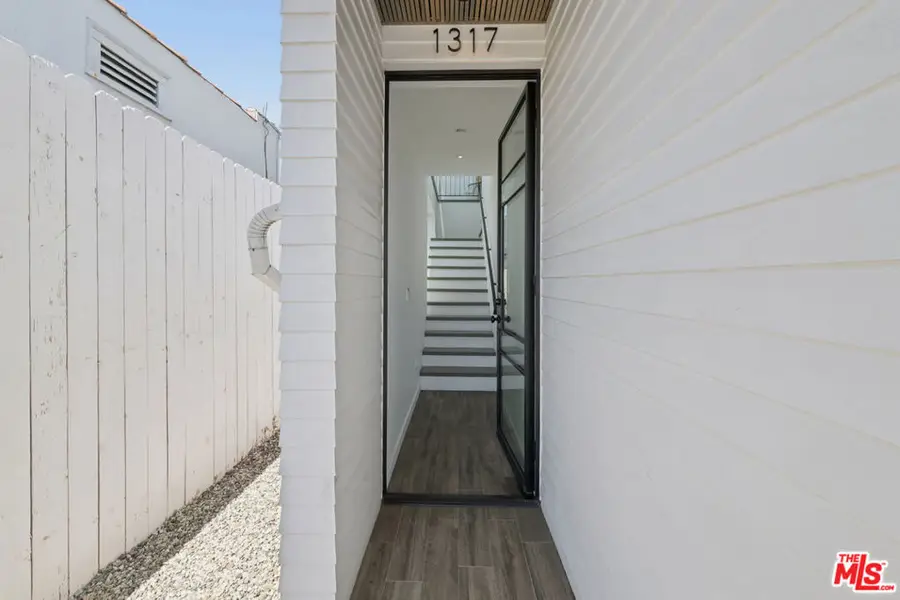 1317 Cabrillo Avenue, Venice, CA 90291 - #2