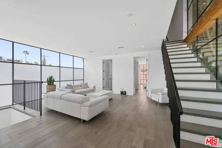 1317 Cabrillo Avenue, Venice, CA 90291 - #3