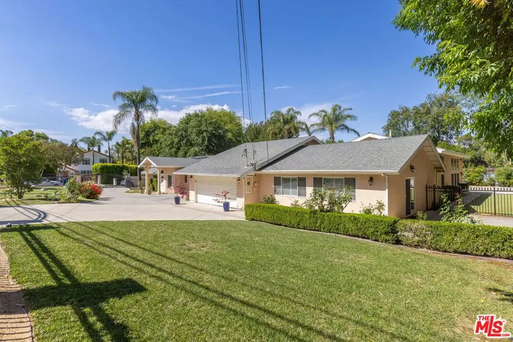 19717 Wells Drive, Woodland Hills, CA 91364 - #1