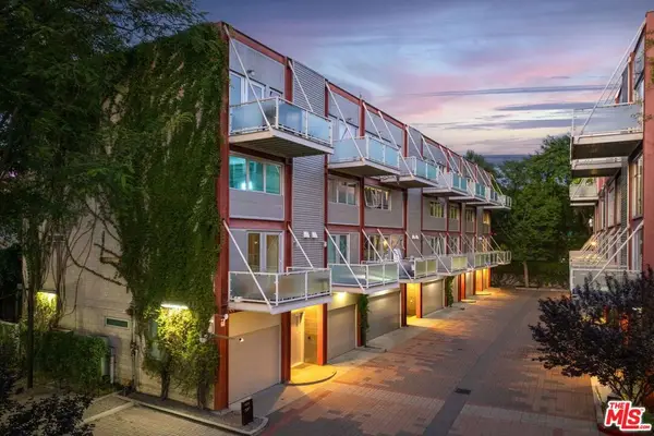 3450 Cahuenga Boulevard #902, Los Angeles, CA 90068