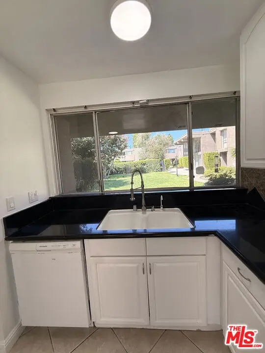 18110 Killion Street #10, Tarzana, CA 91356 - #2