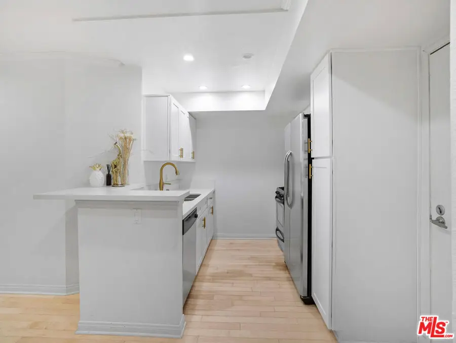 21520 Burbank Boulevard #112, Woodland Hills, CA 91367 - #3