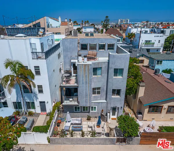 21 Voyage Street, Los Angeles, CA 90292