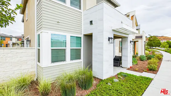 27045 Trail View Lane, Valencia, CA 91381