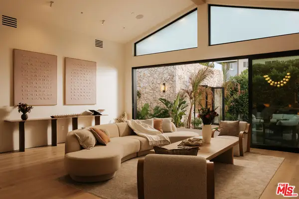 14800 Mccormick Street, Sherman Oaks, CA 91411
