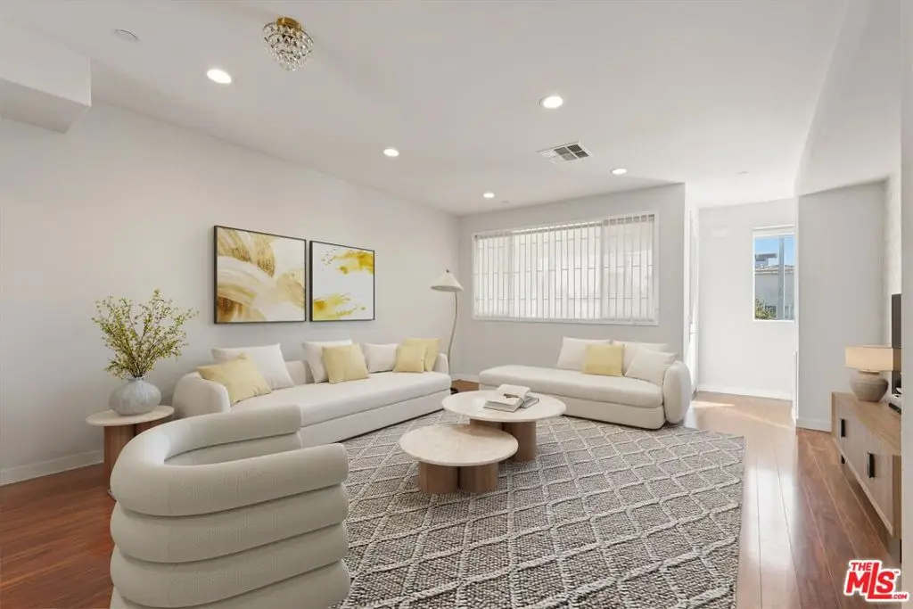 13225 Victory Boulevard, Van Nuys, CA 91401 - #1