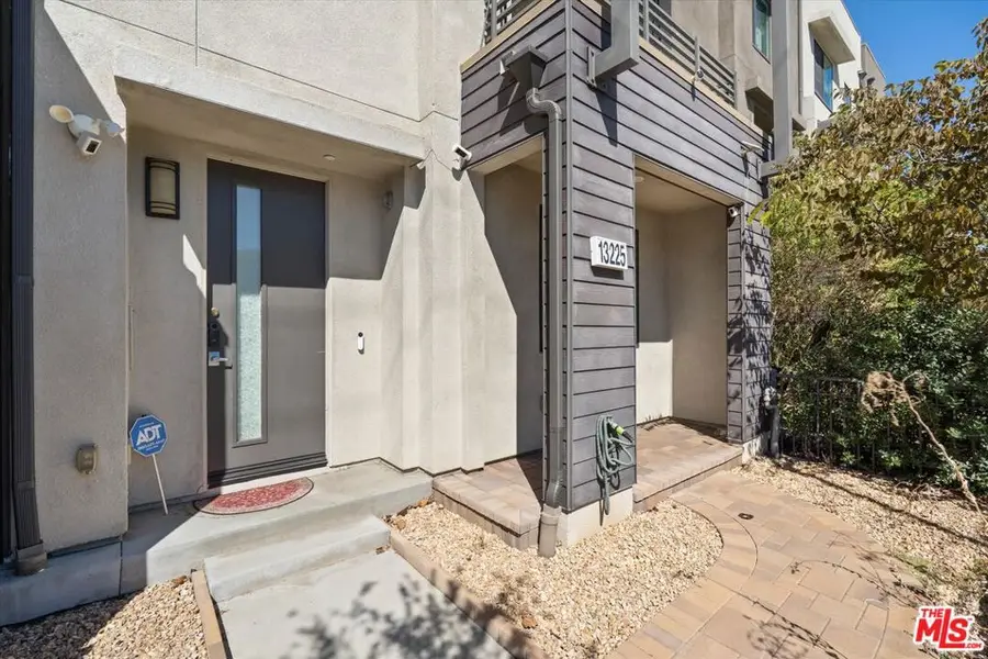 13225 Victory Boulevard, Van Nuys, CA 91401 - #3