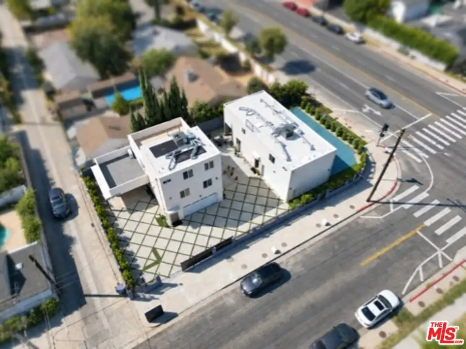 19100 Victory Boulevard, Reseda, CA 91335 - #1
