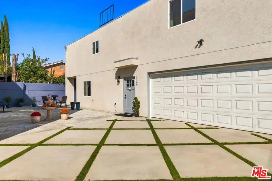 19100 Victory Boulevard, Reseda, CA 91335 - #2