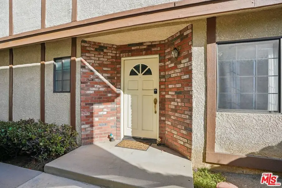 18424 Keswick Street #12, Reseda, CA 91335 - #2