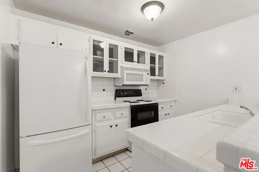 5414 Newcastle Avenue #19, Encino, CA 91316 - #2