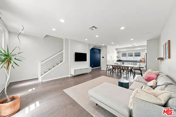 2928 Rowena Avenue #3, Los Angeles, CA 90039