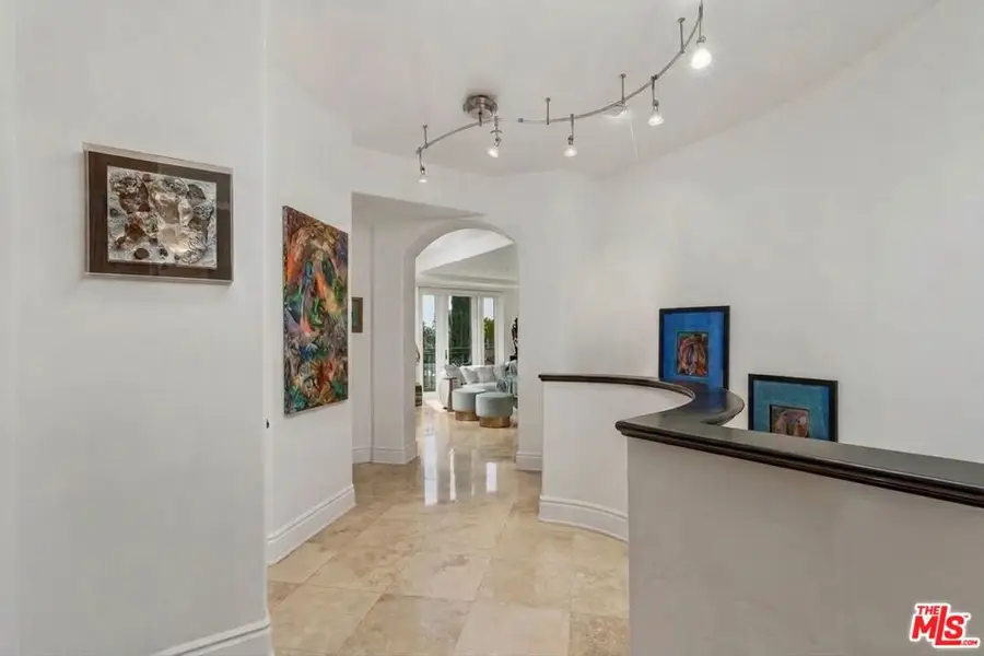 137 S Spalding Drive #401, Beverly Hills, CA 90212 - #3