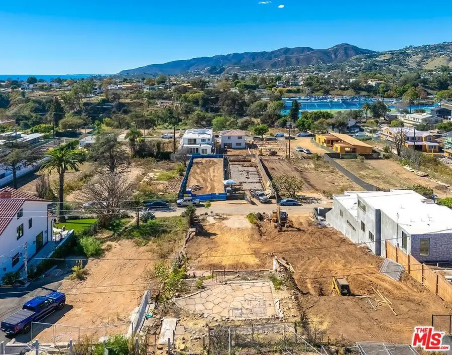 740 Haverford Avenue, Pacific Palisades, CA 90272 - #3
