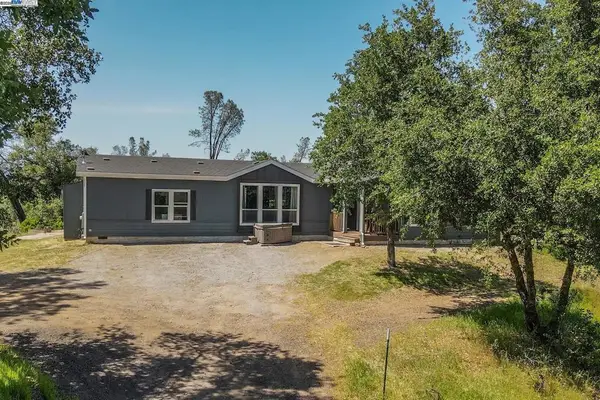 21679 Squaw Grass Trail, Redding, CA 96003