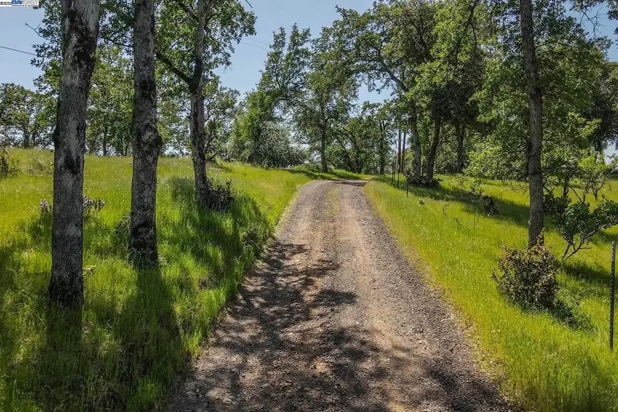 21679 Squaw Grass Trail, Redding, CA 96003 - Image #2