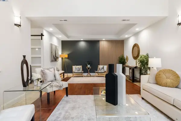 6440 Longcroft Dr, Oakland, CA 94611