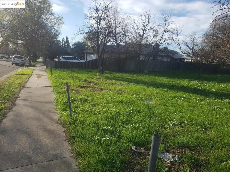 2387 E Lafayette St, Stockton, CA 95205 - #2