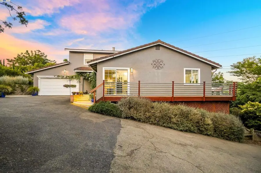 24948 Campus Dr, Hayward, CA 94542 - Image #2