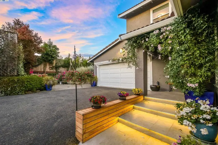 24948 Campus Dr, Hayward, CA 94542 - Image #3