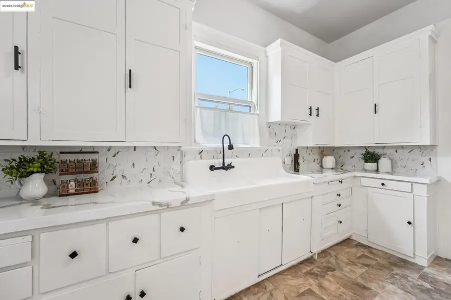 1549 5th Ave, Oakland, CA 94606 - Image #2