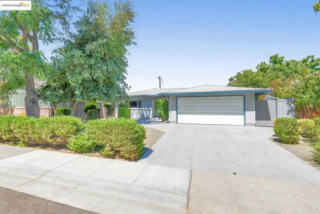 2011 Regis Dr, Davis, CA 95618 - #1