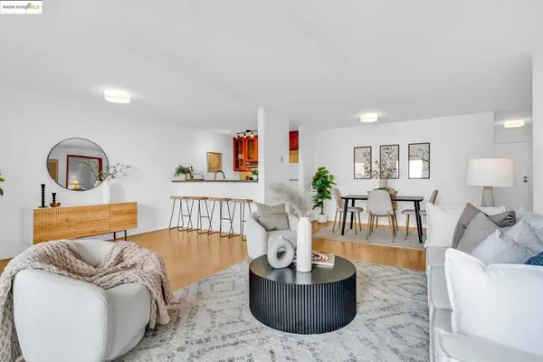 288 Whitmore St #220, Oakland, CA 94611