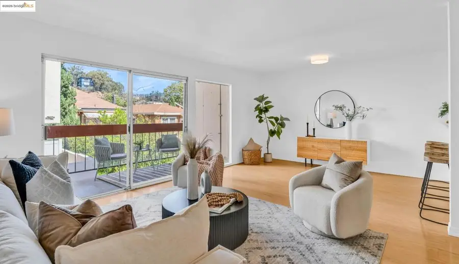 288 Whitmore St #220, Oakland, CA 94611 - Image #2