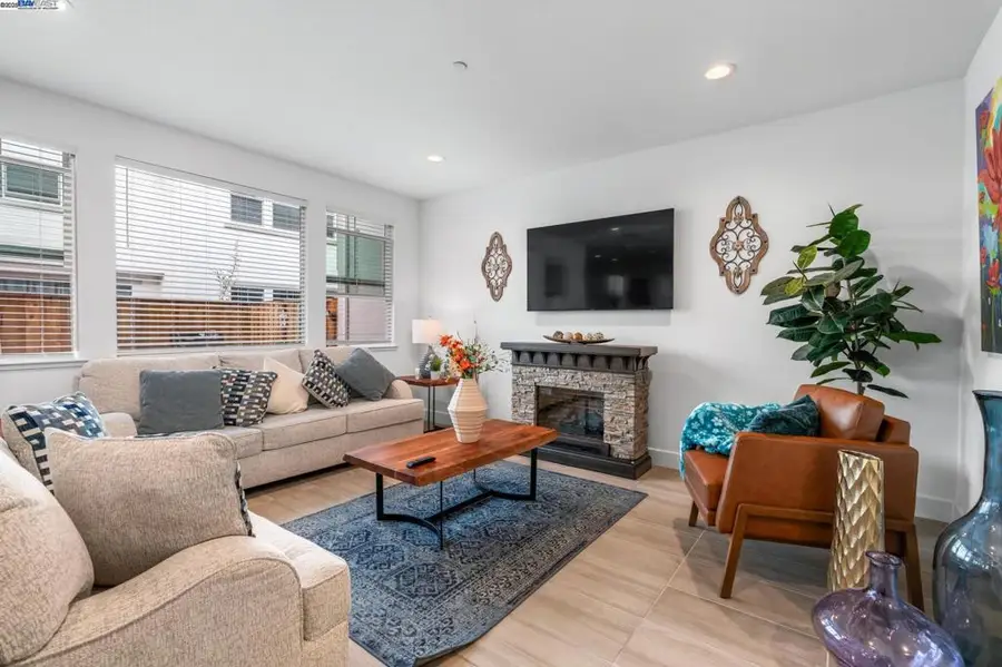 157 E Frost Dr, Mountain House, CA 95391 - #2