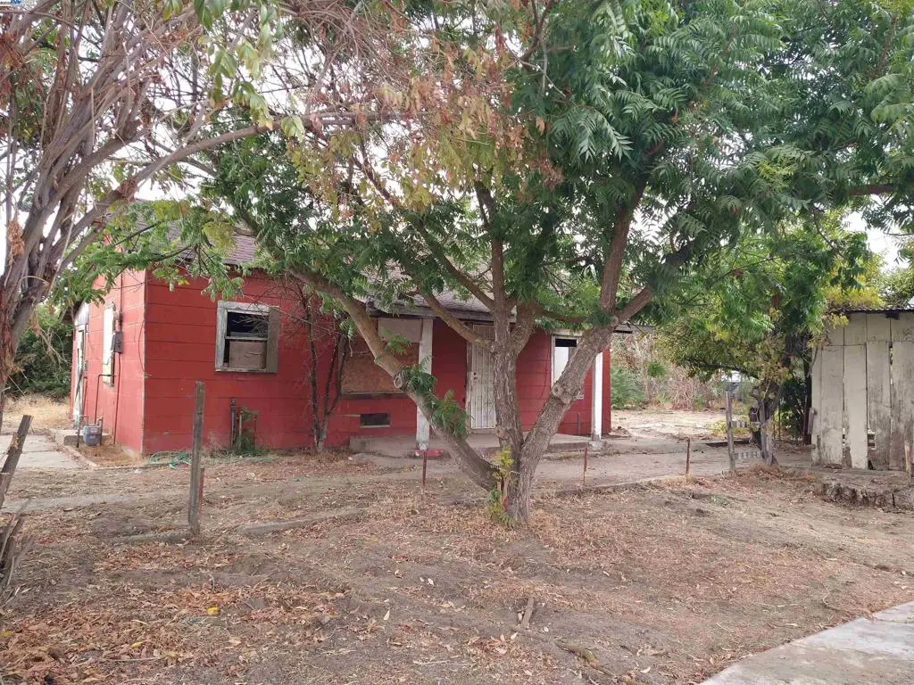 696 Pedersen Rd, Oakdale, CA 95361 - Image #1