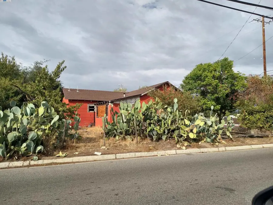 696 Pedersen Rd, Oakdale, CA 95361 - Image #3