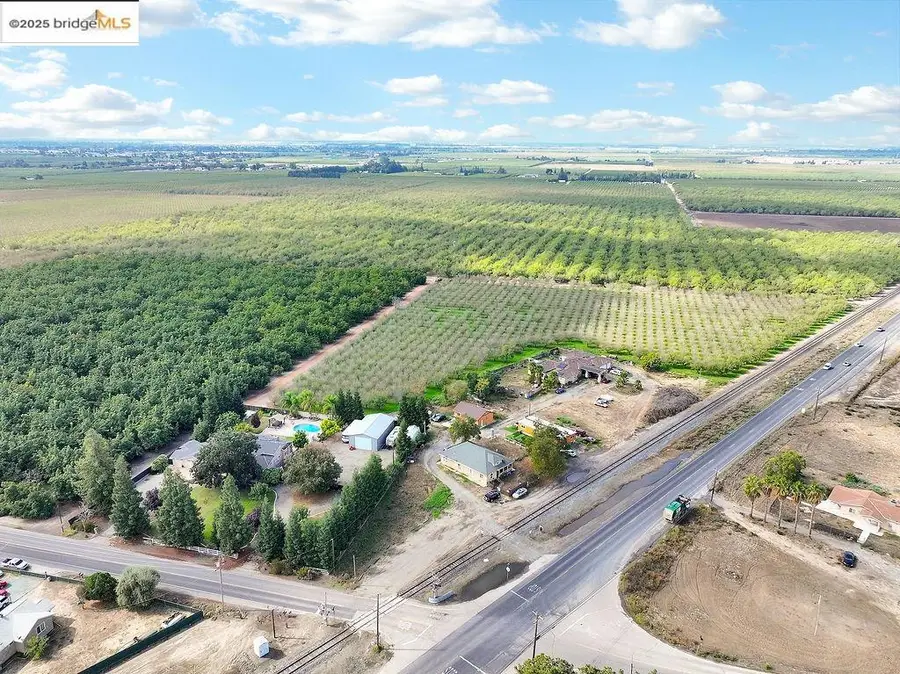 8190 French Camp Dr, Manteca, CA 95336 - Image #2