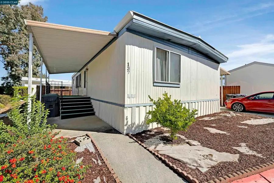 137 Valencia Dr, Fairfield, CA 94533 - Image #2