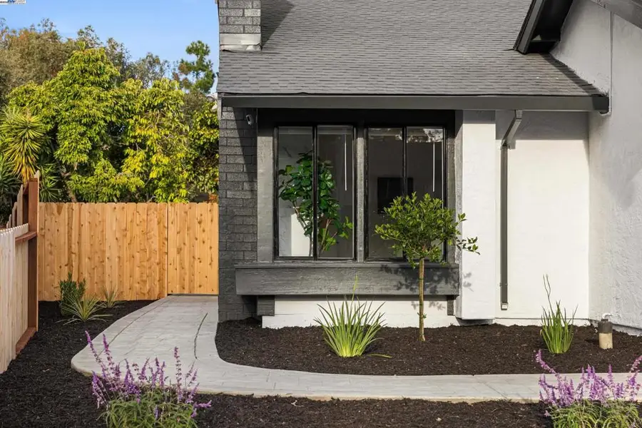 713 Sandy Brook Ct, Rodeo, CA 94572 - Image #2